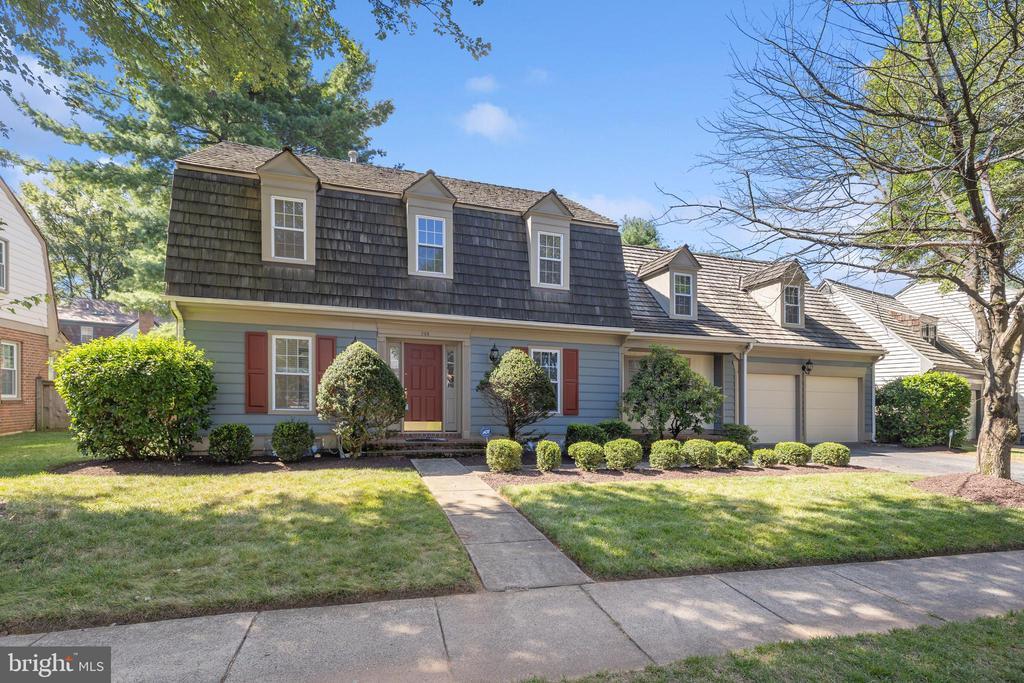 208 Bristol Downs Dr in Gaithersburg, MD - Building Photo