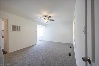 19802 Meadowlark Ln in Warrensville Heights, OH - Building Photo - Building Photo