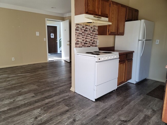16470 E 9 Mile Rd in Eastpointe, MI - Building Photo - Building Photo
