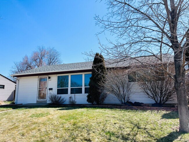 property at 2572 S Clermont St
