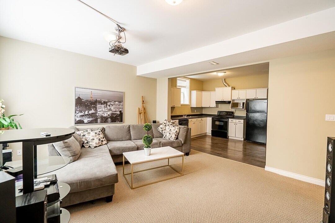 15446 36 Ave in Surrey, BC - Building Photo