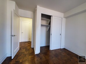 East 82nd Street in New York, NY - Building Photo - Building Photo