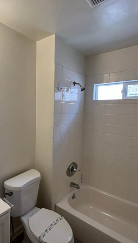 6938 Quakertown Ave in Los Angeles, CA - Building Photo - Building Photo