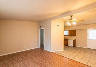 7527 Dell Oak Dr in San Antonio, TX - Building Photo - Building Photo