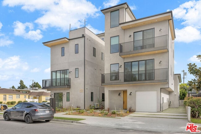 12706 Pacific Ave in Los Angeles, CA - Building Photo - Building Photo