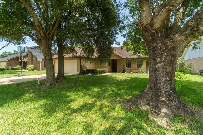 2510 Park Meadows Ave in Deer Park, TX - Building Photo - Building Photo
