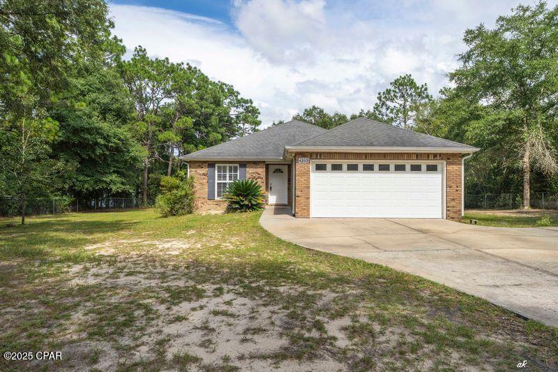 4213 Leisure Lakes Dr in Chipley, FL - Building Photo