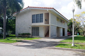 36 Santillane Ave in Coral Gables, FL - Building Photo - Building Photo