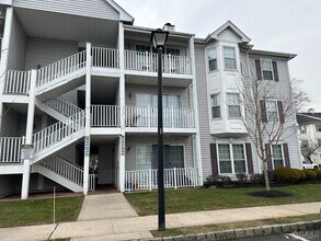 498 Witney Ct in North Brunswick, NJ - Building Photo - Building Photo