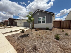 632 Rock Crest Ave in Madera, CA - Building Photo - Building Photo