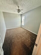 2120 Yellowbrick Rd in Fayetteville, NC - Foto de edificio - Building Photo