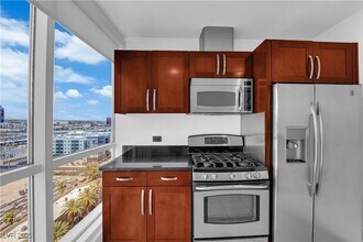 4575 Dean Martin Dr, Unit 043 in Las Vegas, NV - Building Photo - Building Photo