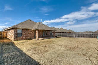 19120 Summer Grove Ave in Edmond, OK - Building Photo - Building Photo