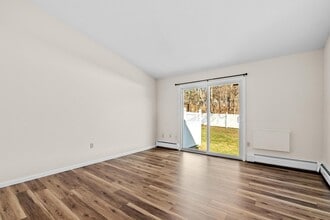 50 E Hill Rd in Canton, CT - Building Photo - Building Photo