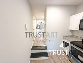 2404 W Thompson St in Philadelphia, PA - Building Photo - Building Photo