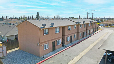 221 East Edison in Manteca, CA - Building Photo - Building Photo