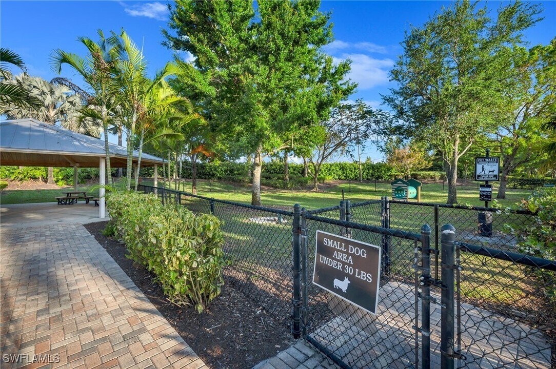 14704 Stillwater Way in Naples, FL - Building Photo