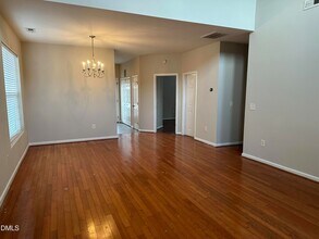 553 Writers Way in Morrisville, NC - Foto de edificio - Building Photo