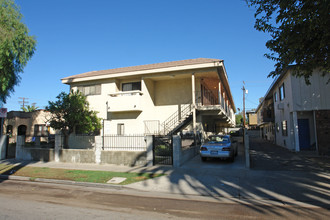 14833 Friar St in Van Nuys, CA - Building Photo - Building Photo