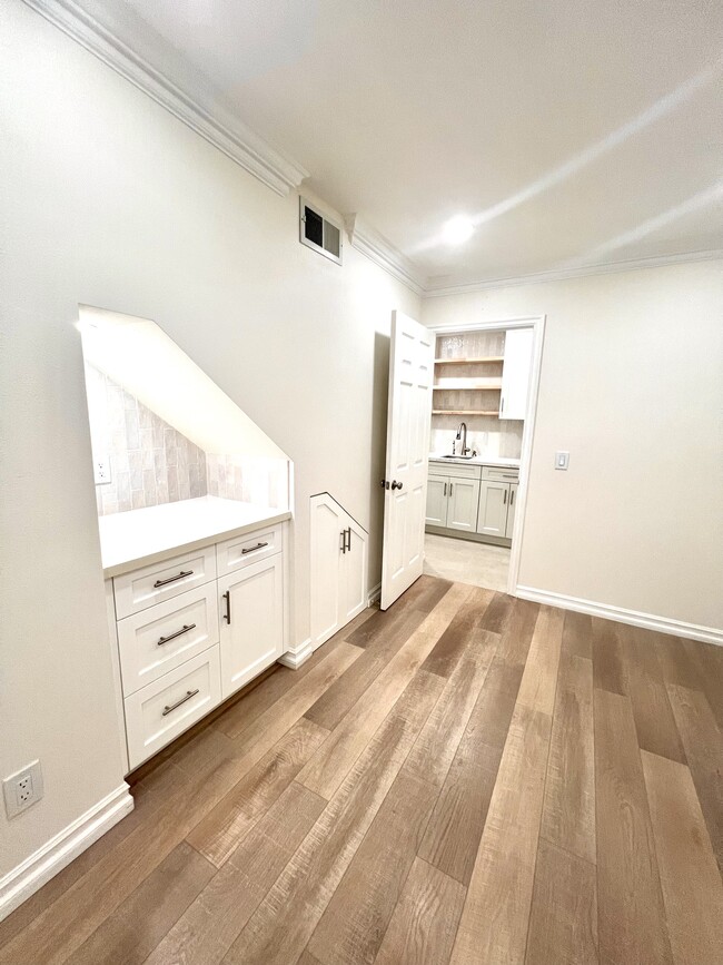 16871 Canyon Ln in Huntington Beach, CA - Building Photo - Building Photo