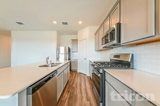 5416 Montrose Dr in Heartland, TX - Building Photo - Building Photo