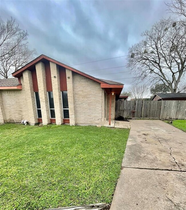 17114 Mercado Dr in Houston, TX - Building Photo - Building Photo