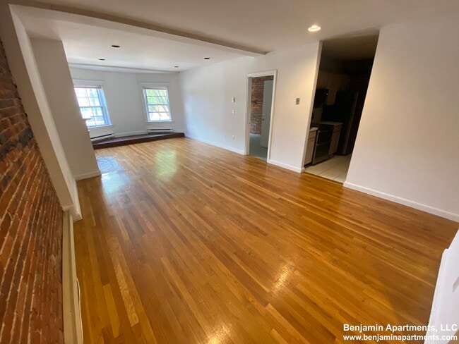 1750 Washington St, Unit 8 in Boston, MA - Foto de edificio - Building Photo