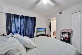 10125 W Sunrise Blvd in Plantation, FL - Building Photo - Building Photo