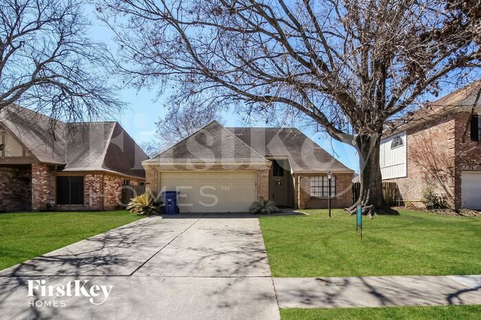 13907 Beckwith Dr in Houston, TX - Building Photo