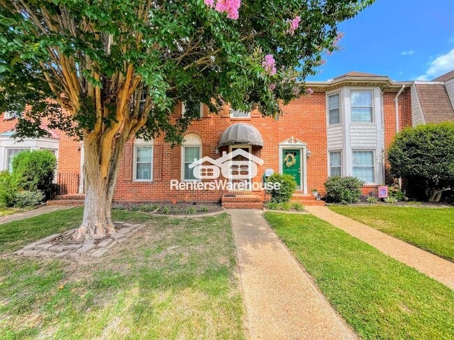 1004 Tottenham Ln