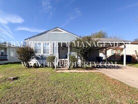 102 Sunset Cir in Alvarado, TX - Building Photo