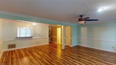 742 Lord Dunmore Dr in Virginia Beach, VA - Building Photo - Building Photo