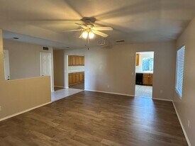 5094 Tamarron Ct in San Bernardino, CA - Building Photo