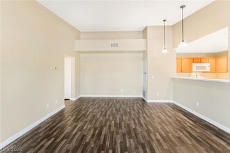 350 S Durango Dr in Las Vegas, NV - Building Photo - Building Photo