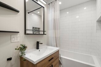 1011 Beacon St in Brookline, MA - Building Photo - Building Photo