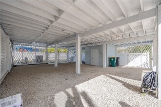 424 Lagoon Dr in Sanibel, FL - Building Photo - Building Photo