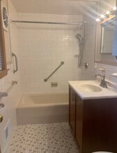 239 Grove St, Unit 239 in Waltham, MA - Building Photo - Building Photo