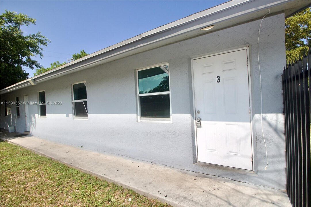 246 NW 14th St, Unit 3 in Pompano Beach, FL - Building Photo