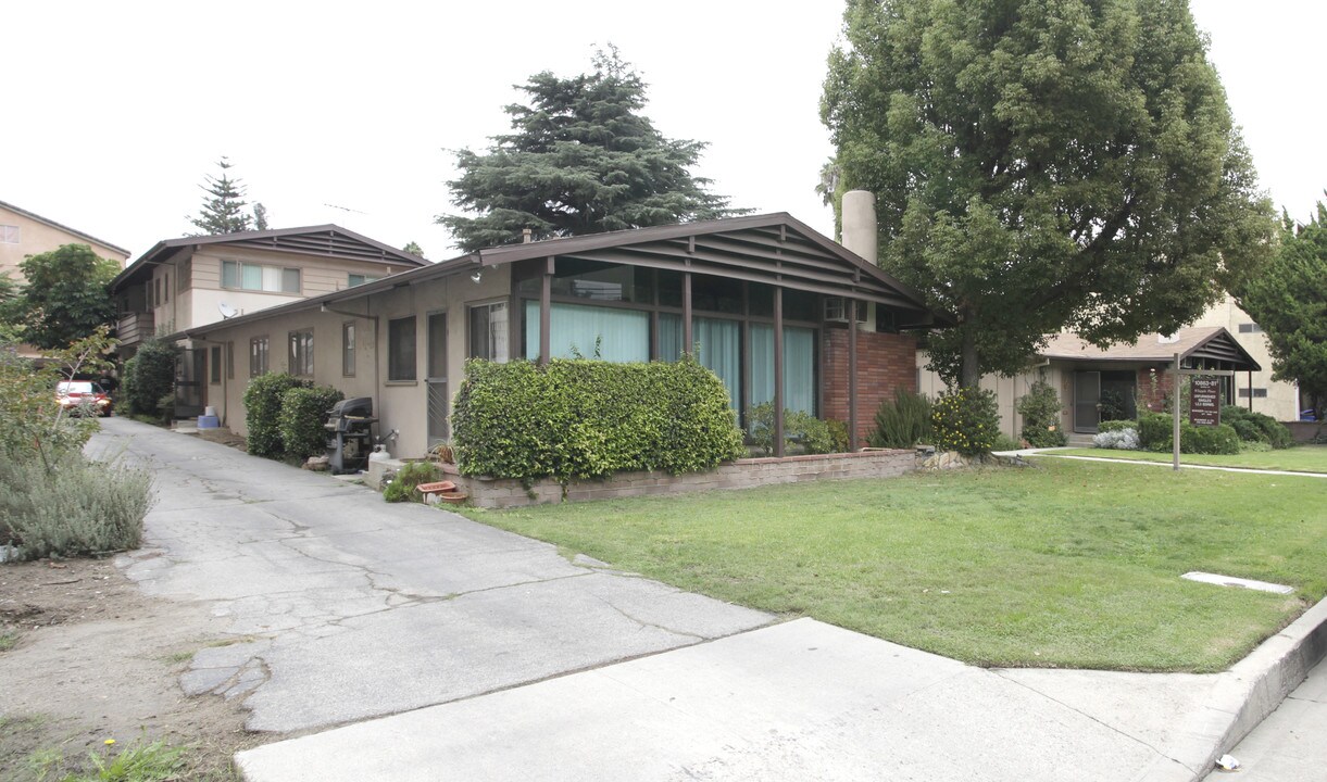 10863-10881 Whipple St in North Hollywood, CA - Building Photo