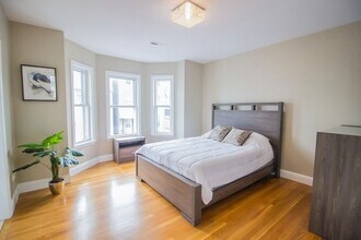 729 Saratoga St, Unit 2 in Boston, MA - Building Photo - Building Photo