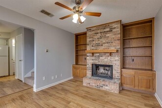 714 E Wall St in Grapevine, TX - Building Photo - Building Photo