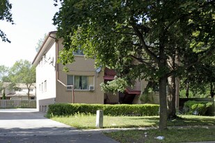96 Denison Ave in Brampton, ON - Building Photo