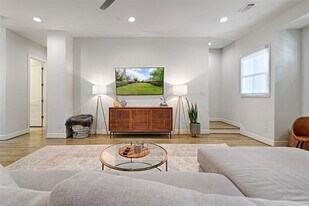 5089 Gaston Ave in Dallas, TX - Building Photo
