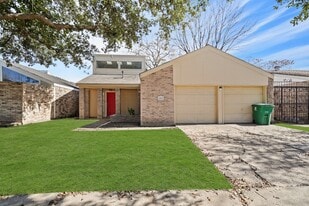 4343 Willow Beach Dr in Houston, TX - Building Photo