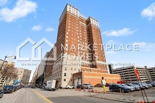 525 W Lafayette Blvd in Detroit, MI - Building Photo
