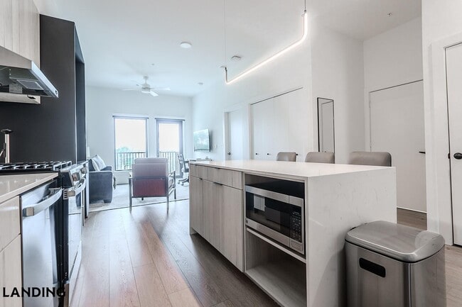 2623 Keene St, Unit 516 in Houston, TX - Building Photo - Building Photo