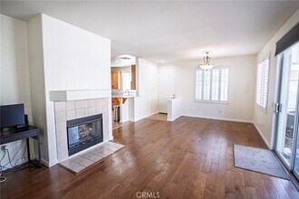 22607 Golden Meadow Ln, Unit 28 in Santa Clarita, CA - Foto de edificio - Building Photo