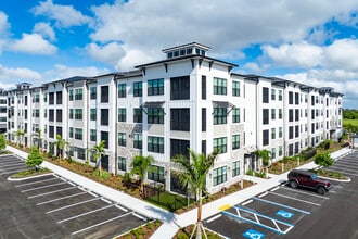The Stadler Luxury Apartments in Bradenton, FL - Foto de edificio - Building Photo