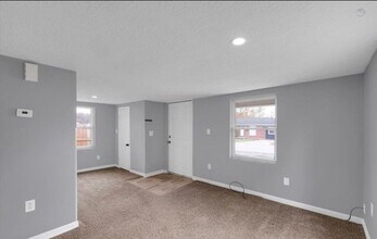 615 Lakeshore Dr in Scottsburg, IN - Building Photo - Building Photo