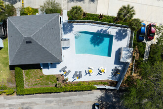 Island Chateau in Tampa, FL - Building Photo - Building Photo